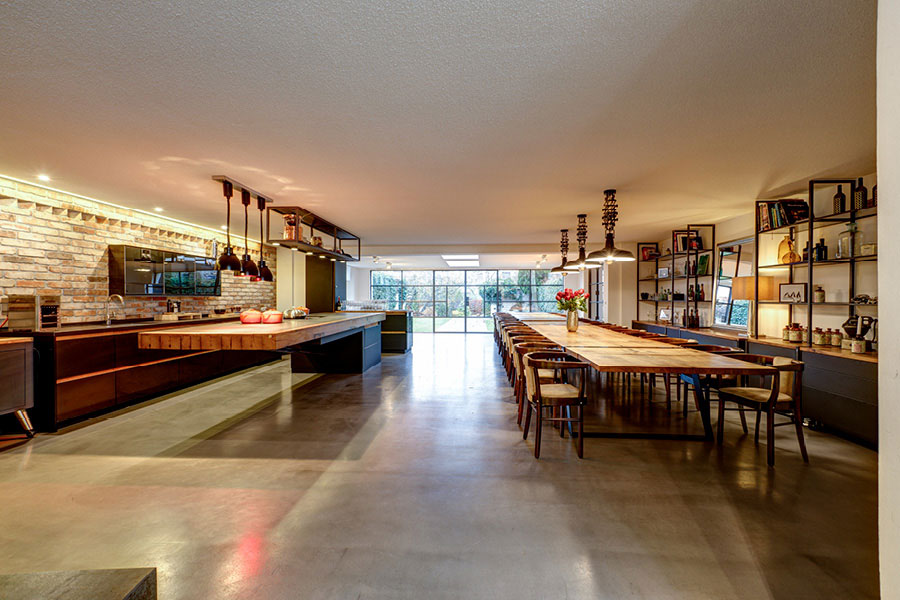 Objekteinrichtung für Ladenbau & Gastronomie - Restaurant für Veranstaltungen - Möbeltischlerei woodendesign feine Möbel aus Hamburg