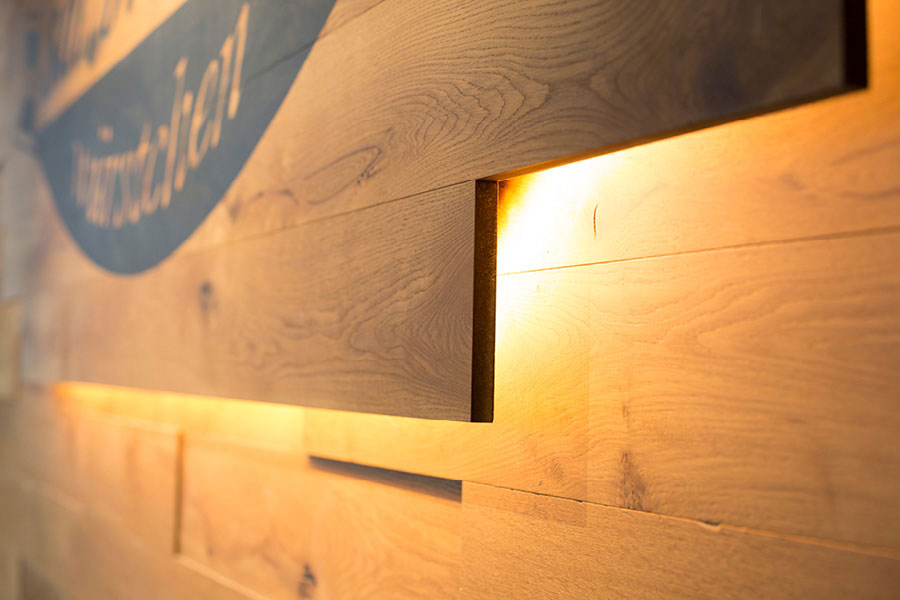Objekteinrichtung & Ladenbau - stimmungsvolle, indirekte Beleuchtung - in Hamburg von der Möbeltischlerei woodendesign feine Möbel