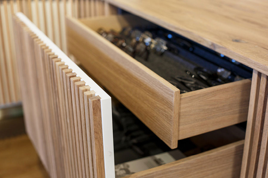 Objekteinrichtung & Ladenbau - Schubladen für Warenpräsentation - in Hamburg von der Möbeltischlerei woodendesign feine Möbel