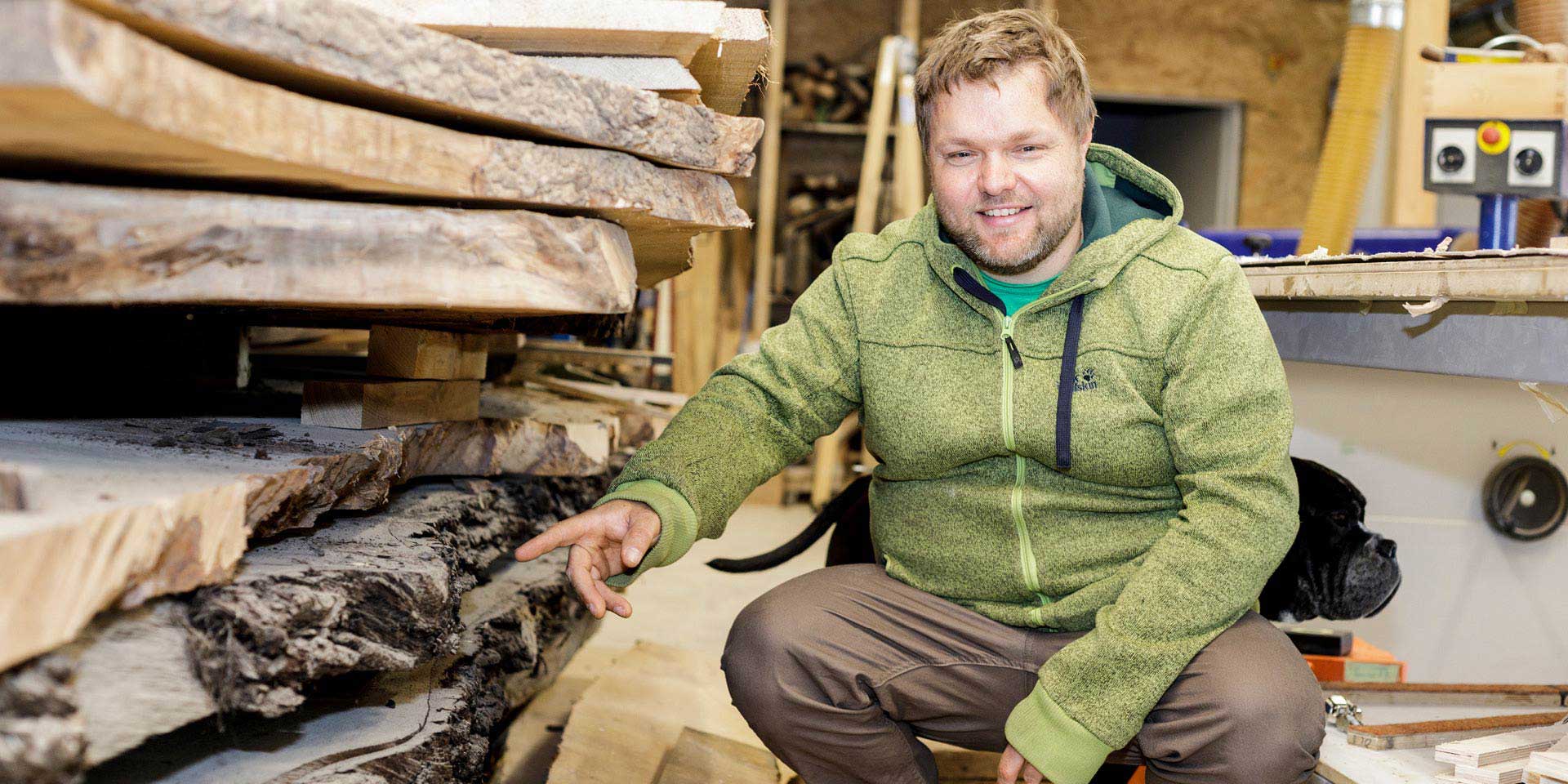 Jan Korf, Chef der Möbeltischelerei woodendesign feine Möbel und Tischlermeister aus Hamburg, steht für exklusives Möbeldesign, ausgefallene Ideen, hochwertige Ausführung und Handwerk.