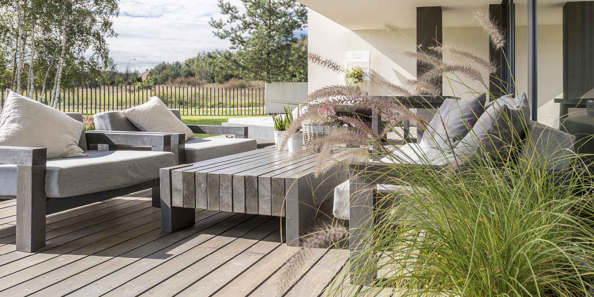Möbel und Bodenbeläge aus Holz für Ihre Terrasse und Balkon von Ihrer Möbeltischlerei woodendesign feine Möbel aus Hamburg