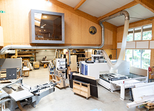 Hochwertige Werkstatt für die Fertigung individueller Holzmöbel von der Möbelmanufaktur woodendesign feine Möbel aus Hamburg