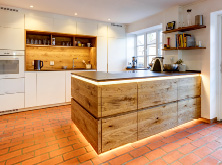 Alles rund um individuell gebaute Küchen von Ihrer Möbeltischlerei woodendesign feine Möbel aus Hamburg