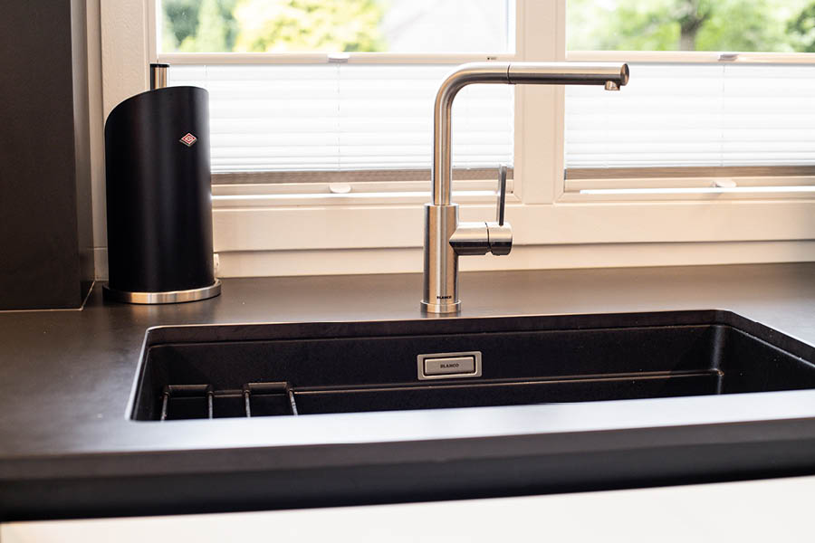 Spülbecken von Blanco in Designküche, Etagenbecken, flächenbündige Spüle, pflegeleicht, SILGRANIT® PuraDur® Quarzkomposit | Möbeltischlerei woodendesign in Hamburg, Schreiner, Tischler, Küchenplanung