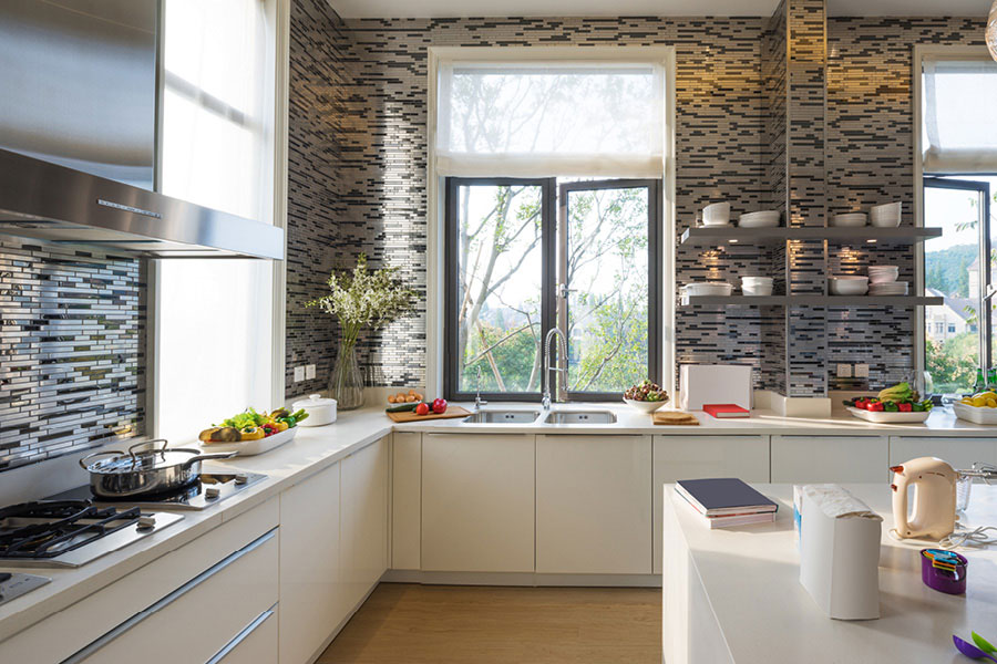 moderne Küche nach Maß mit modernem Fliesenspiegel woodendesign feine Möbel Tischler Möbeltischler Möbeltischlerei Hamburg