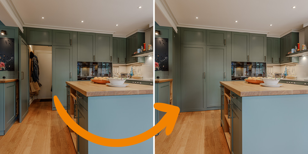 Landhausküche in Salbeigrün, Hamburg Altona | maßgefertigt von der Möbeltischlerei woodendesign – Detailaufnahme eines verdeckten Durchgangs zur Garderobe