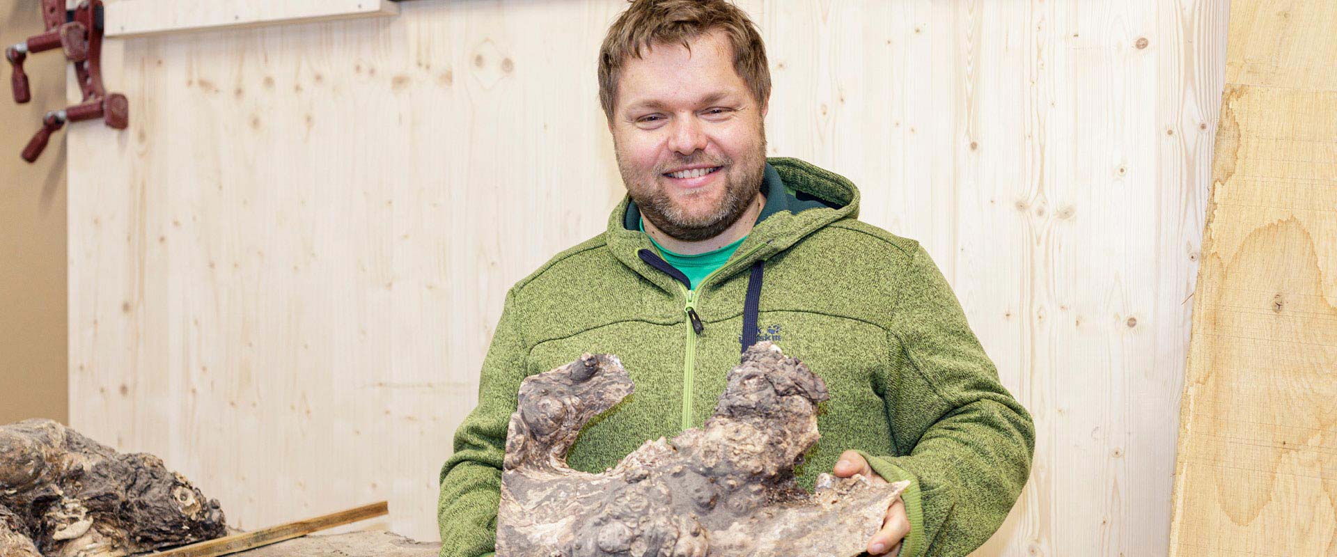 Jan Korf | Chef bei der Möbeltischlerei woodendesign feine Möbel in Hamburg - Jan Korf & seine Mitarbeiter Möbelmanufaktur Tischlerei Schreiner Schreinerei Möbeltischler Tischlermeister