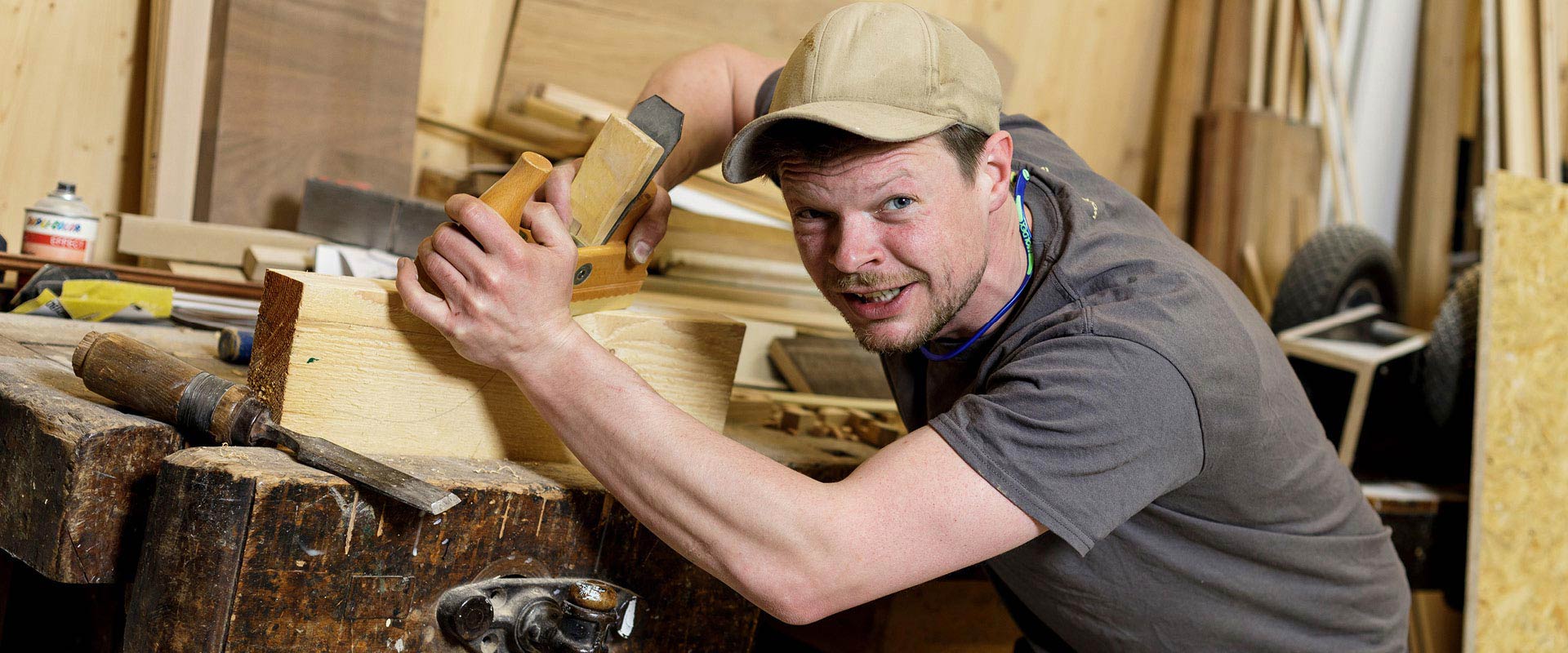 Tilman Missal | Holztechniker Arbeitsvorbereitung bei der Möbeltischlerei woodendesign feine Möbel in Hamburg - Jan Korf & seine Mitarbeiter Möbelmanufaktur Tischlerei Schreiner Schreinerei Möbeltischler Tischlermeister