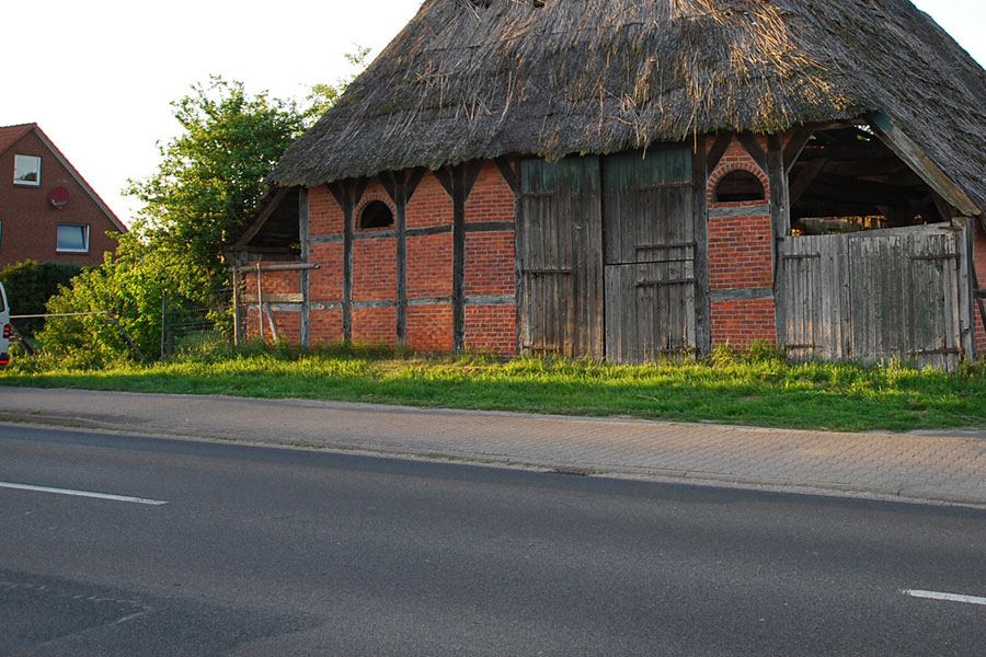 Ihre Möbeltischlerei in Hamburg mit der Spezialisierung auf Altholz-Möbel - Altholz & Balken aus einer alten Scheune - woodendesign feine Möbel