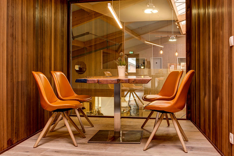 Esstisch für vier Personen mit Stühlen für Sitzecke - Ihre Möbeltischlerei in Hamburg für die gesamte Einrichtung Ihres Esszimmers - woodendesign feine Möbel