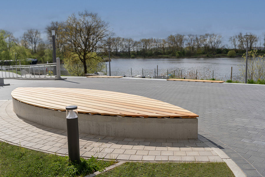 Sitzgelegenheiten aus Beton und Holz - Ihre Möbeltischlerei in Hamburg für Wohnmöbel im Garten - woodendesign feine Möbel 