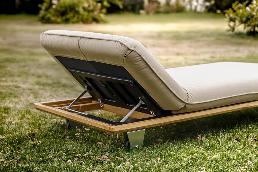 JOKA Butterfly Sunbed Liegeposition – Luxus-Sonnenliege / Design-Gartenliege – Outdoorliege mit Polster, unkompliziert verstellbare Positionen