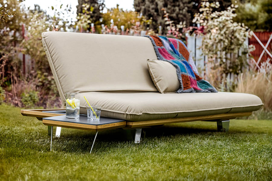 JOKA Butterfly Sunbed mit Suntable – Design-Sonnenliege / Outdoorliege für Terrasse & Garten – luxuriöser Liegekomfort