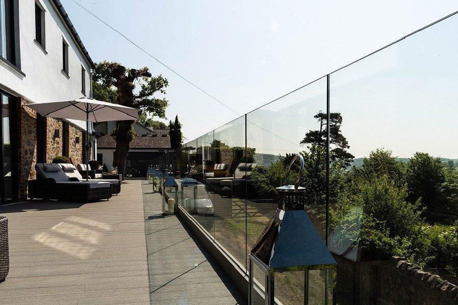 Glaswände - Ihre Möbeltischlerei in Hamburg für Wohnmöbel auf Terrasse & Balkon - Bodenbeläge und Möbel aus natürlichem Holz - woodendesign feine Möbel
